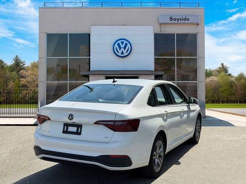 Certified 2023 Volkswagen Jetta SE w/ Panoramic Sunroof Package FWD image 8