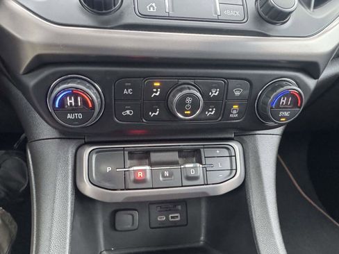 Used 2021 GMC Acadia AT4 w/ Technology Package image 27