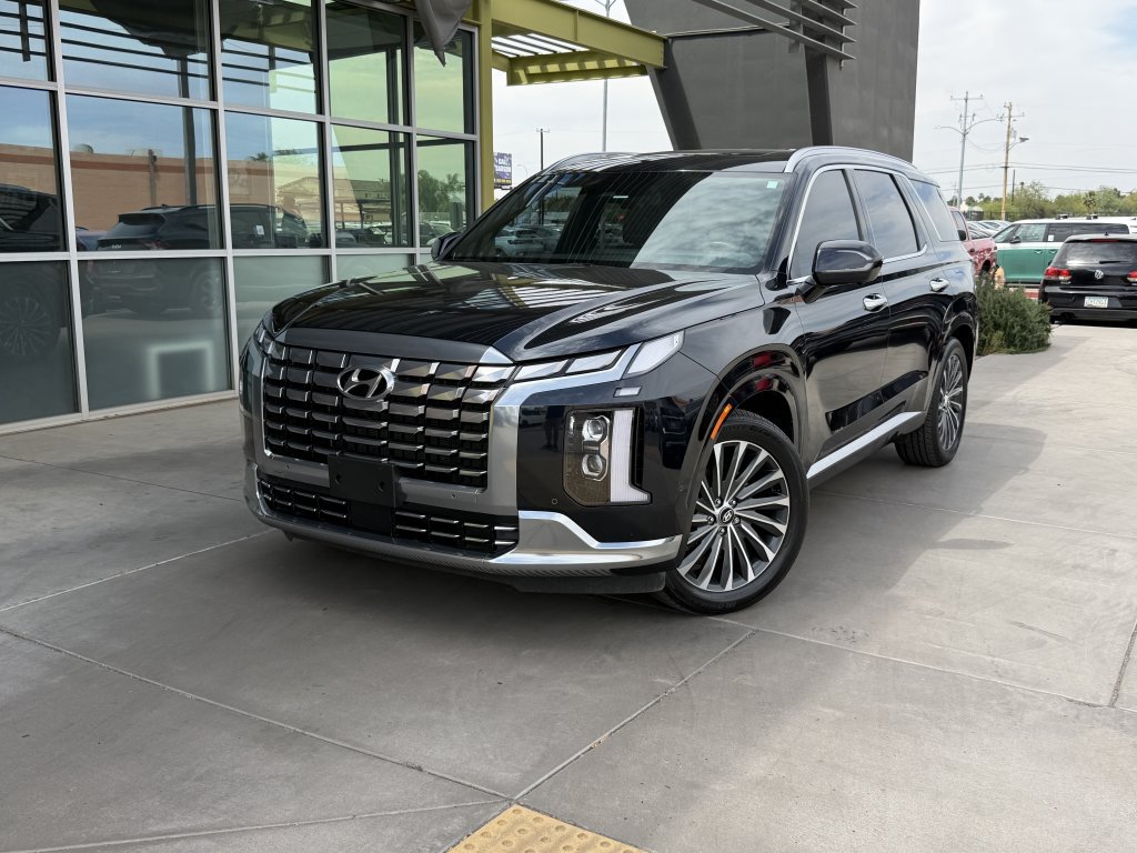 Used 2023 Hyundai Palisade Calligraphy w/ Cargo Package FWD image 2