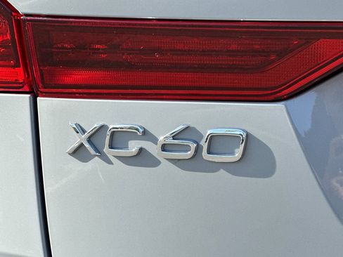 New 2026 Volvo XC60 B5 Ultra w/ Protection Package Premier AWD/4WD image 12