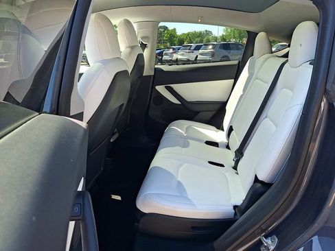 Used 2021 Tesla Model Y Long Range AWD/4WD image 12