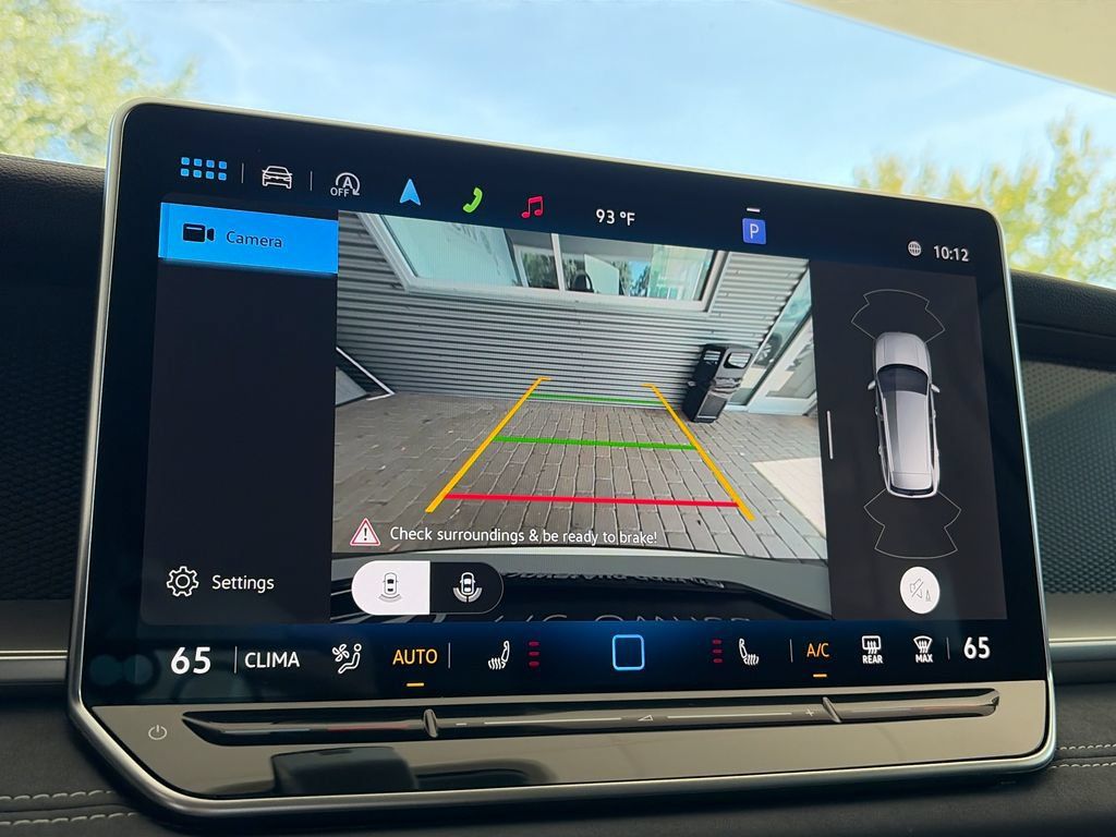 Certified 2025 Volkswagen Tiguan SE AWD/4WD image 24