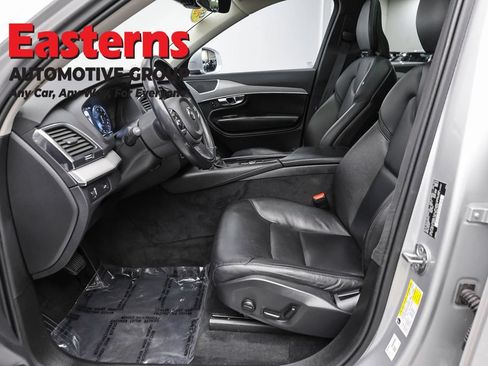 Used 2022 Volvo XC90 T5 Momentum AWD/4WD image 14