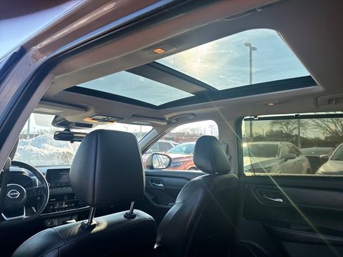 Used 2024 Nissan Rogue SV w/ SV Premium Package image 36