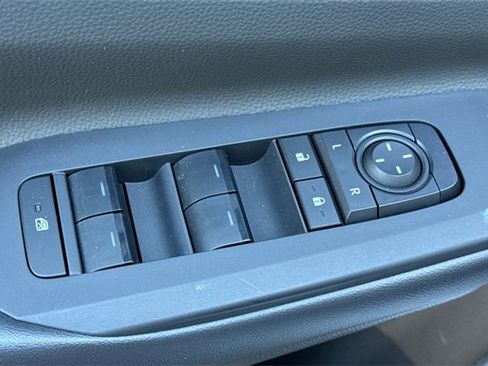 Used 2023 Toyota Prius LE image 12