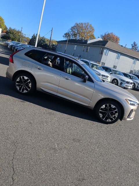 Certified 2026 Volvo XC60 B5 Plus AWD/4WD image 6