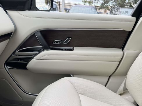 Certified 2025 Land Rover Range Rover SE image 24