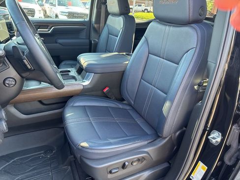 Used 2025 Chevrolet Silverado 1500 High Country w/ Technology Package AWD/4WD image 8