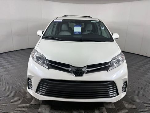 Used 2018 Toyota Sienna XLE w/ XLE Navigation Package image 2