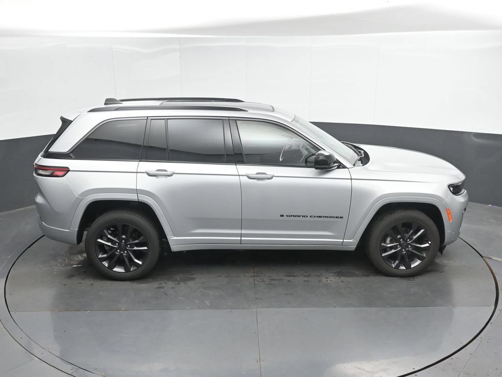Used 2026 Jeep Grand Cherokee Limited AWD/4WD image 32