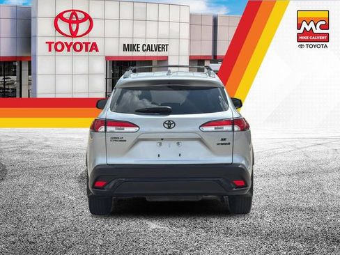 Used 2024 Toyota Corolla Cross AWD Hybrid w/ Moonroof Package image 4
