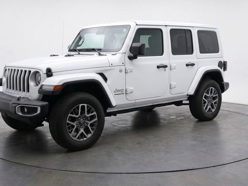 Used 2025 Jeep Wrangler Sahara image 3