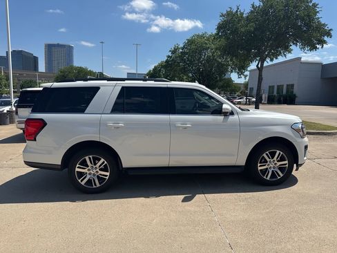 Used 2024 Ford Expedition XLT RWD image 2