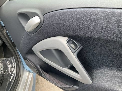 Used 2013 smart fortwo passion RWD image 40