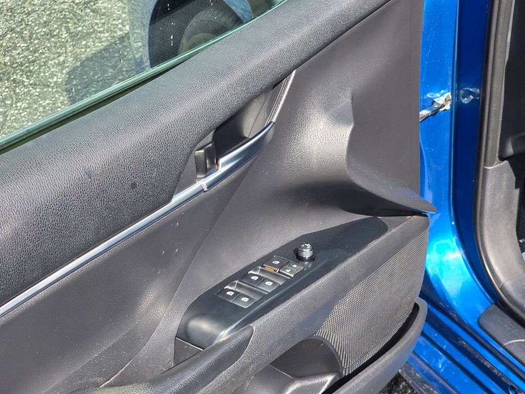 Used 2020 Toyota Camry SE FWD image 38