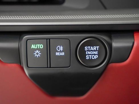 Certified 2025 Porsche 911 Carrera image 22