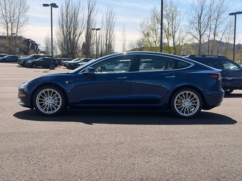 Used 2019 Tesla Model 3 Standard Range Plus image 4