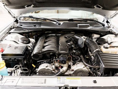 Used 2010 Dodge Challenger SE RWD image 25
