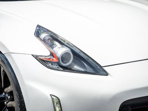 Used 2013 Nissan 370Z Coupe RWD image 36