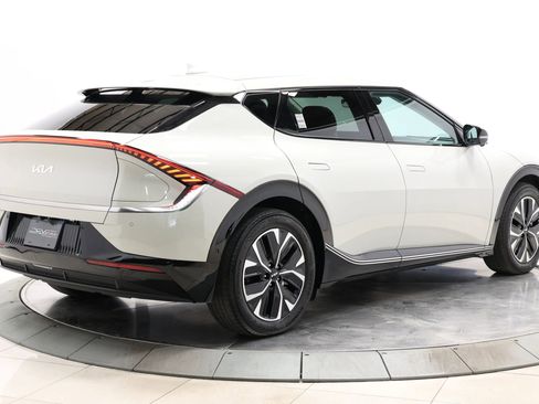 Used 2022 Kia EV6 Wind w/ Wind Technology Package AWD/4WD image 4