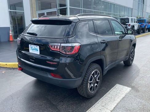 Used 2025 Jeep Compass Trailhawk image 9