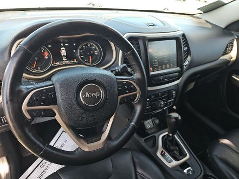 Used 2018 Jeep Cherokee Limited FWD image 6