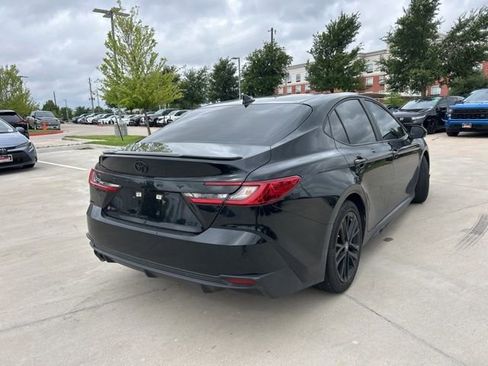 Used 2025 Toyota Camry SE w/ Convenience Package FWD image 3