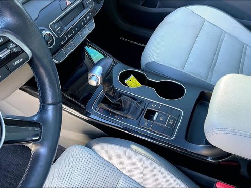 Used 2019 Kia Sorento SX image 18