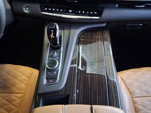 Used 2021 Cadillac Escalade Premium Luxury image 12