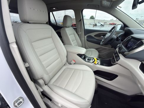 Used 2024 GMC Terrain Denali w/ Denali Premium Package AWD/4WD image 12