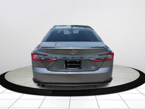 Used 2025 Toyota Camry SE FWD image 4