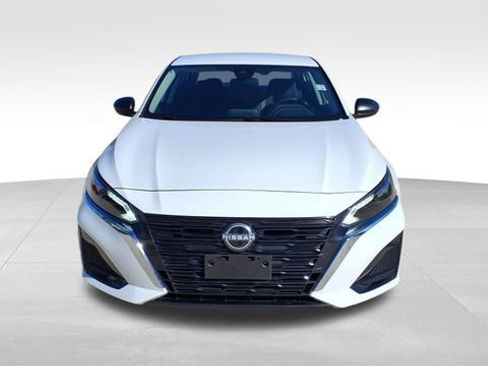 Used 2025 Nissan Altima 2.5 SV image 2