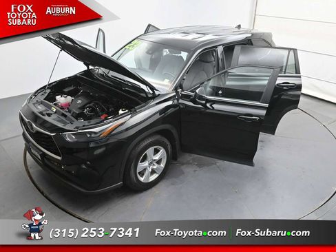 Used 2023 Toyota Highlander LE AWD/4WD image 40