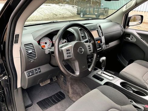 Used 2018 Nissan Frontier PRO-4X image 8