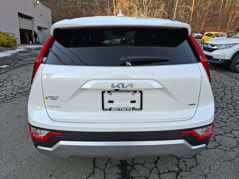 Certified 2025 Kia Niro LX image 5
