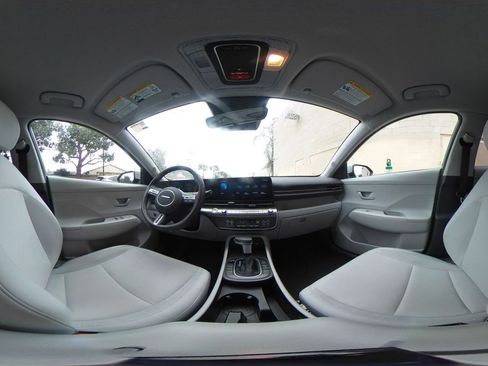 Used 2025 Hyundai Kona SEL image 42