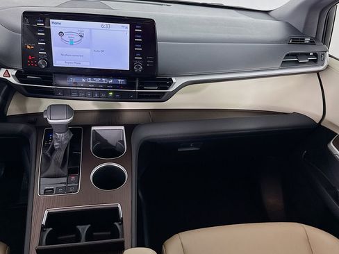 Used 2022 Toyota Sienna XLE image 26