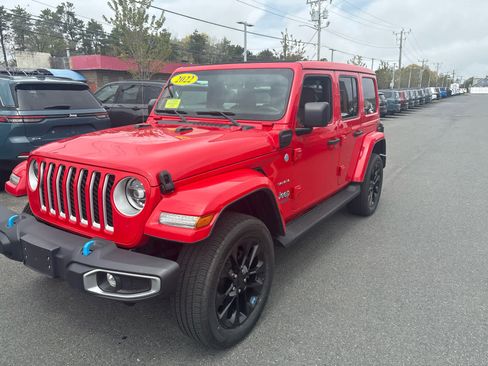 Used 2022 Jeep Wrangler Unlimited Sahara w/ Cold Weather Group AWD/4WD image 4