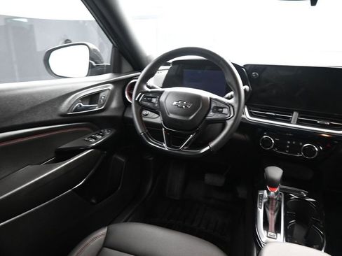 Used 2025 Chevrolet Trax RS w/ Sunroof Package FWD image 13