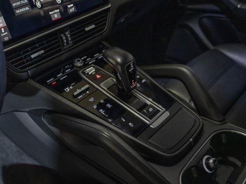 Certified 2021 Porsche Cayenne Coupe AWD/4WD image 21