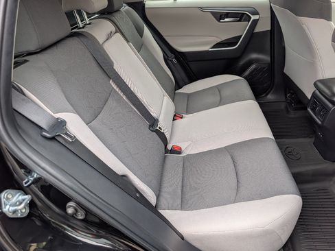Used 2025 Toyota RAV4 XLE FWD image 5