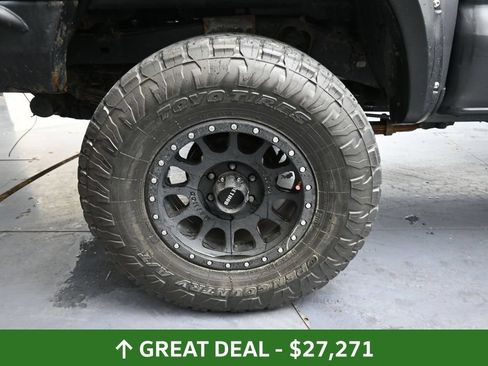 Used 2016 Toyota Tacoma TRD Sport w/ Towing Package AWD/4WD image 16