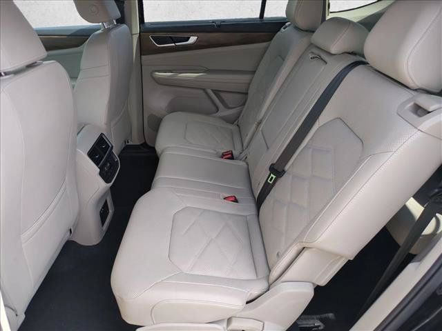 Used 2025 Volkswagen Atlas SE AWD/4WD image 17