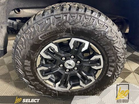Used 2023 Chevrolet Silverado 1500 ZR2 w/ Technology Package AWD/4WD image 30