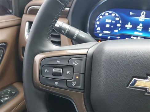 Used 2024 Chevrolet Suburban High Country image 8