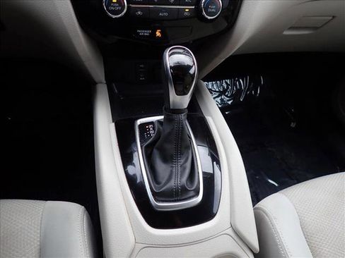 Used 2017 Nissan Rogue Sport SV w/ SV Premium Package image 19