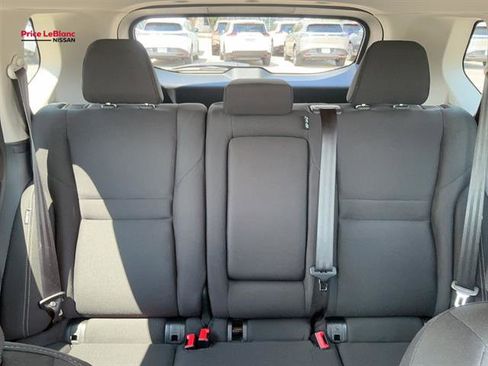 Used 2023 Nissan Rogue S image 14