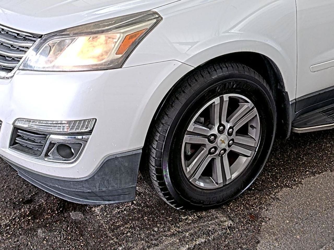 Used 2017 Chevrolet Traverse LT FWD image 14