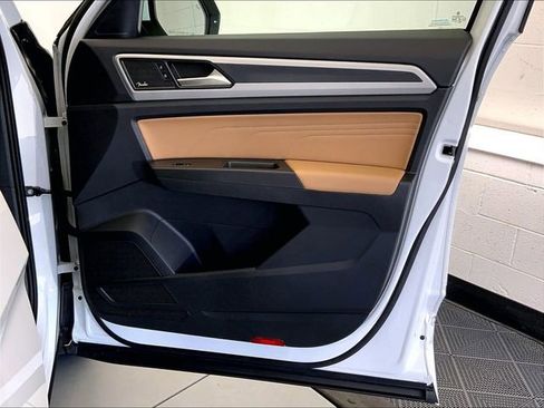 Used 2023 Volkswagen Atlas Cross Sport SEL Premium R-Line image 24