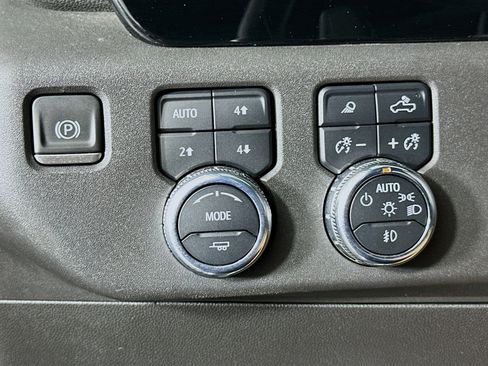 Used 2023 GMC Sierra 1500 SLT AWD/4WD image 17